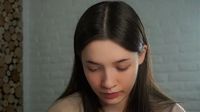 Snapshot of LowOncoming chatting on February 2025 07:47:02 AM LowOncoming online show from February 2025 07:47:02 AM