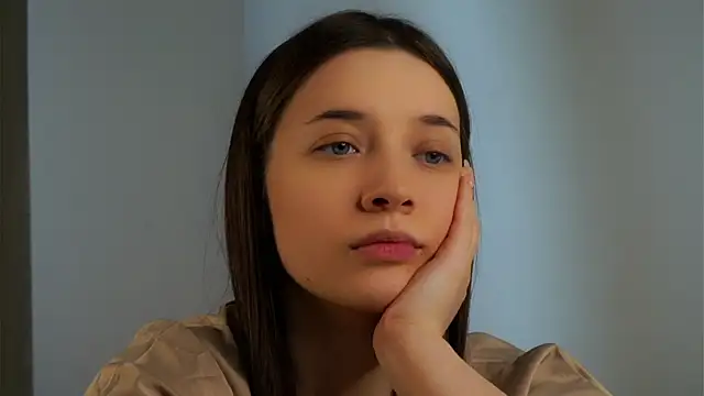 Snapshot of LowOncoming chatting on February 2025 07:38:02 AM LowOncoming online show from February 2025 07:38:02 AM