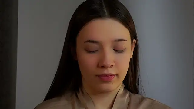 Snapshot of LowOncoming chatting on February 2025 04:25:01 AM LowOncoming online show from February 2025 04:25:01 AM