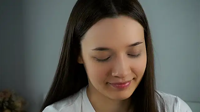 Snapshot of LowOncoming chatting on March 2025 01:05:01 AM LowOncoming online show from March 2025 01:05:01 AM