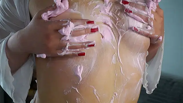 Snapshot of LowOncoming chatting on March 2025 07:15:01 AM LowOncoming online show from March 2025 07:15:01 AM