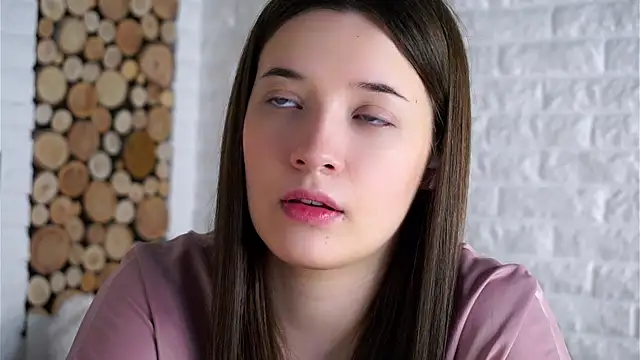 Snapshot of LowOncoming chatting on September 2025 01:40:02 AM LowOncoming online show from September 2025 01:40:02 AM