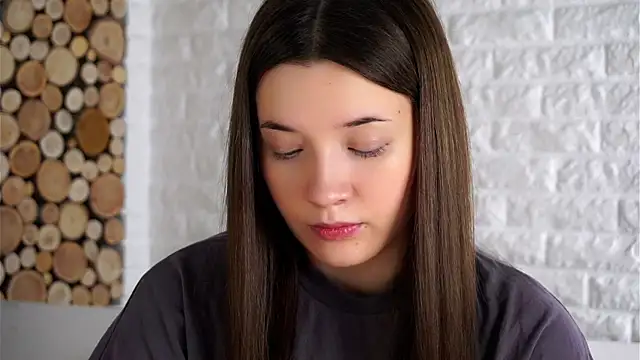 Snapshot of LowOncoming chatting on September 2025 01:51:02 AM LowOncoming online show from September 2025 01:51:02 AM