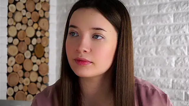 Snapshot of LowOncoming chatting on September 2025 01:20:01 AM LowOncoming online show from September 2025 01:20:01 AM