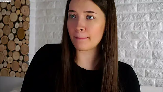 Snapshot of LowOncoming chatting on October 2025 01:59:01 AM LowOncoming online show from October 2025 01:59:01 AM