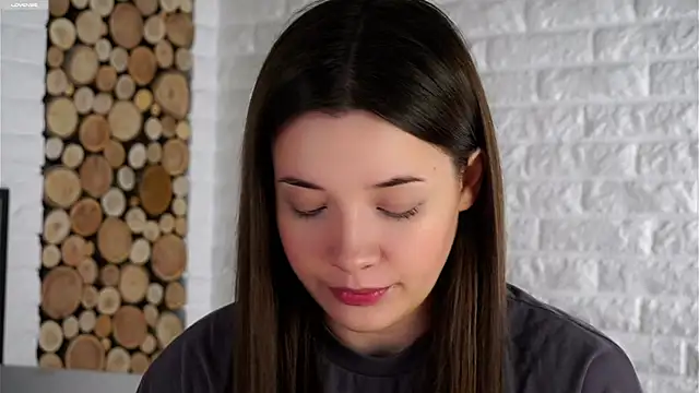 Snapshot of LowOncoming chatting on October 2025 01:39:02 AM LowOncoming online show from October 2025 01:39:02 AM