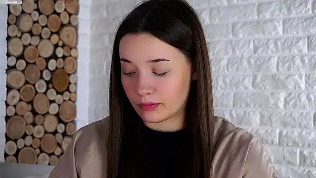 Snapshot of LowOncoming chatting on October 2025 03:18:02 AM LowOncoming online show from October 2025 03:18:02 AM