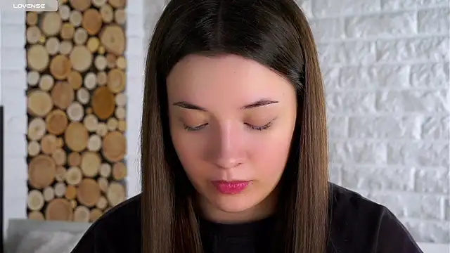 Snapshot of LowOncoming chatting on November 2025 02:10:01 AM LowOncoming online show from November 2025 02:10:01 AM