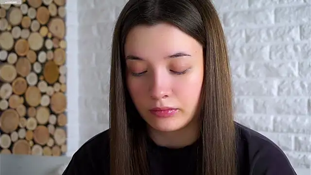 Snapshot of LowOncoming chatting on November 2025 03:05:01 AM LowOncoming online show from November 2025 03:05:01 AM