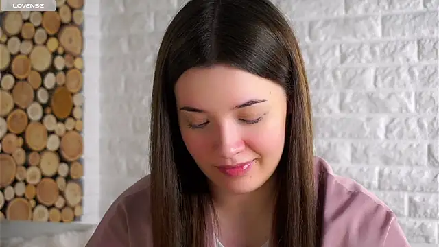 Snapshot of LowOncoming chatting on November 2025 02:10:01 AM LowOncoming online show from November 2025 02:10:01 AM