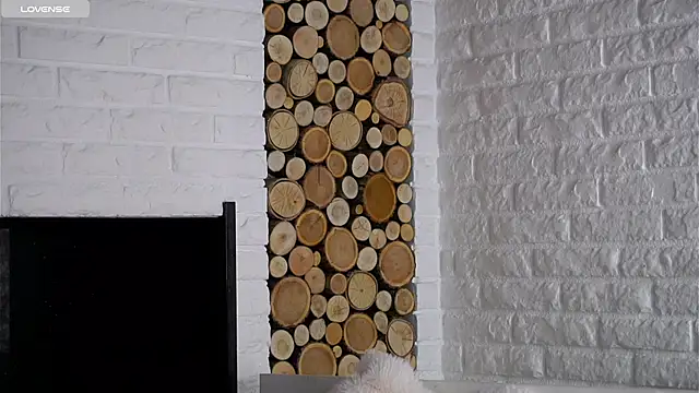 Snapshot of LowOncoming chatting on March 2026 01:56:02 AM LowOncoming online show from March 2026 01:56:02 AM