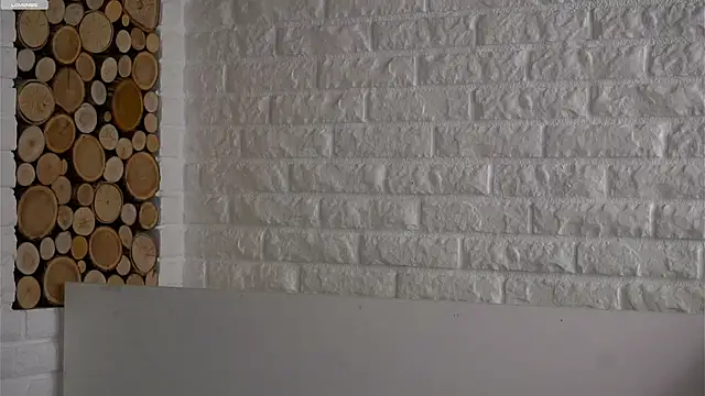 Snapshot of LowOncoming chatting on March 2026 01:53:02 AM LowOncoming online show from March 2026 01:53:02 AM