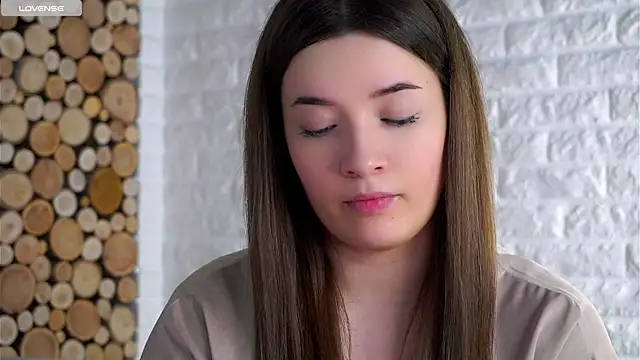 Snapshot of LowOncoming chatting on March 2026 03:42:02 AM LowOncoming online show from March 2026 03:42:02 AM