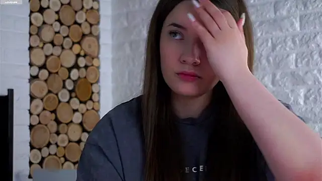 Snapshot of LowOncoming chatting on March 2026 02:05:02 AM LowOncoming online show from March 2026 02:05:02 AM