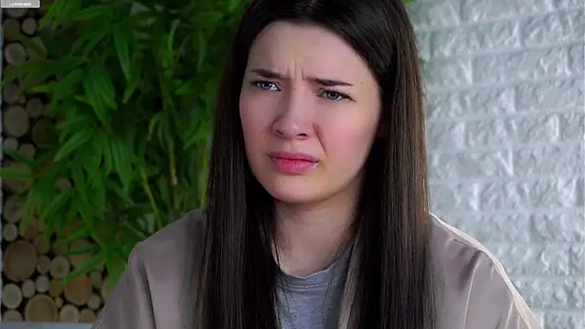 Snapshot of LowOncoming chatting on March 2026 03:33:02 AM LowOncoming online show from March 2026 03:33:02 AM