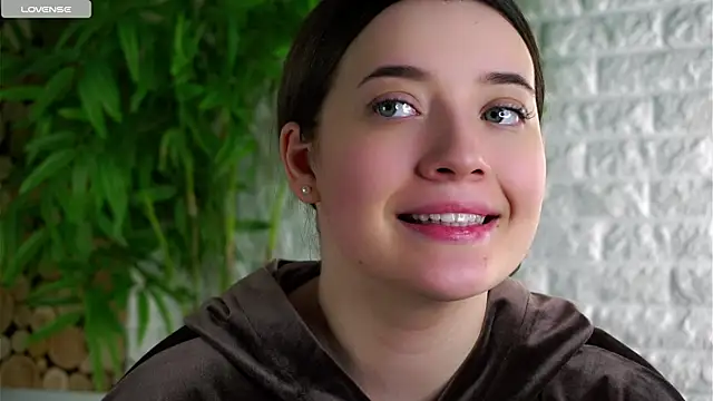 Snapshot of LowOncoming chatting on March 2026 04:46:02 AM LowOncoming online show from March 2026 04:46:02 AM