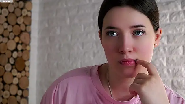 Snapshot of LowOncoming chatting on April 2026 02:09:01 AM LowOncoming online show from April 2026 02:09:01 AM