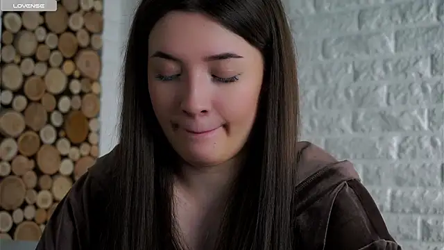 Snapshot of LowOncoming chatting on April 2026 02:20:02 AM LowOncoming online show from April 2026 02:20:02 AM