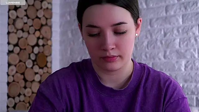 Snapshot of LowOncoming chatting on April 2026 02:22:02 AM LowOncoming online show from April 2026 02:22:02 AM