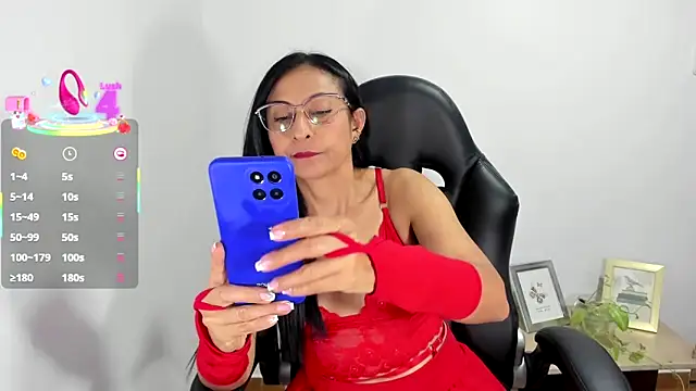 Snapshot of donna_cherry chatting on March 2025 01:09:02 AM donna cherry online show from March 2025 01:09:02 AM