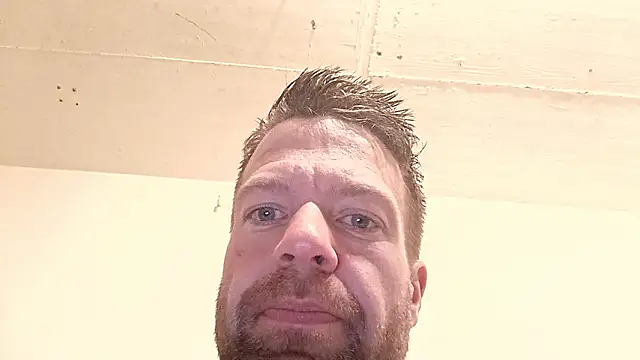 Snapshot of Timbojan28 chatting on May 2026 03:48:02 AM Timbojan28 online show from May 2026 03:48:02 AM