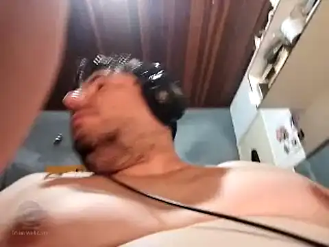 bumbumtatuado online show from May 2026 11:33:01 PM