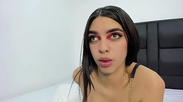 Snapshot of IsabellaTayllor chatting on January 2025 08:33:02 PM IsabellaTayllor online show from January 2025 08:33:02 PM