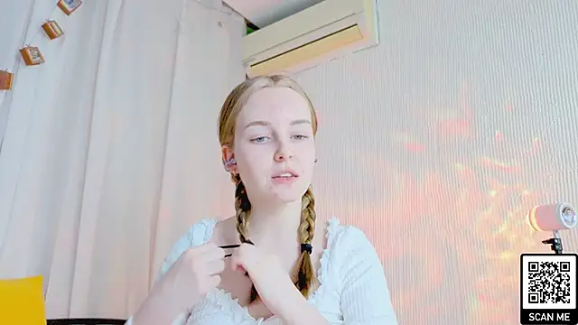 Snapshot of Wild__flowers chatting on March 2026 04:40:01 PM Wild flowers online show from March 2026 04:40:01 PM