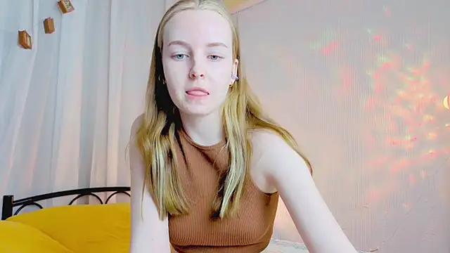 Snapshot of Wild__flowers chatting on April 2026 07:44:01 PM Wild flowers online show from April 2026 07:44:01 PM