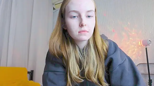 Snapshot of Wild__flowers chatting on April 2026 04:43:02 PM Wild flowers online show from April 2026 04:43:02 PM