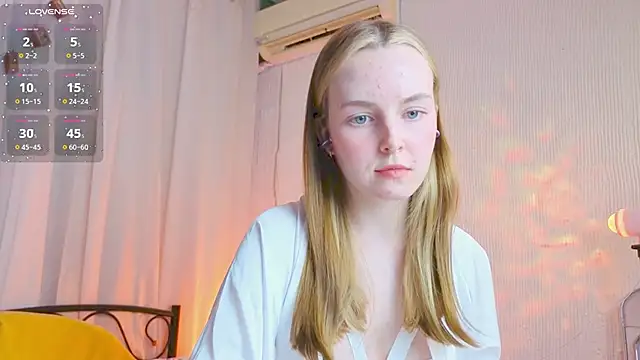 Snapshot of Wild__flowers chatting on April 2026 08:21:01 PM Wild flowers online show from April 2026 08:21:01 PM