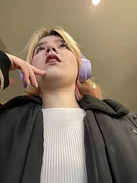 Snapshot of Baby__Naughty chatting on March 2025 09:10:01 AM Baby Naughty online show from March 2025 09:10:01 AM