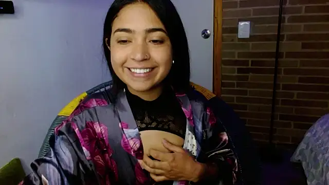 Snapshot of helenacyruss chatting on November 2025 02:06:01 PM helenacyruss online show from November 2025 02:06:01 PM