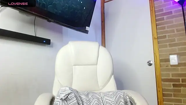 Snapshot of helenacyruss chatting on November 2025 02:27:02 PM helenacyruss online show from November 2025 02:27:02 PM