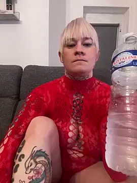 poussichienne online show from December 2024 01:32:02 PM