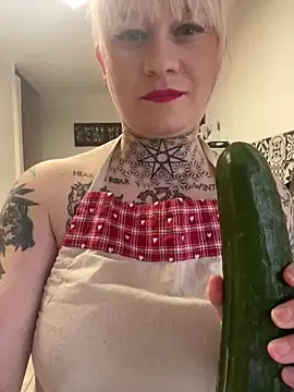 poussichienne online show from February 2025 02:31:02 PM