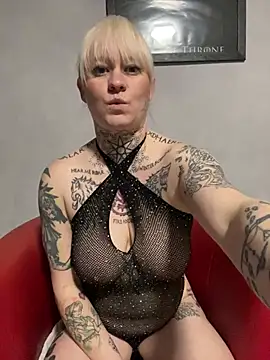 poussichienne online show from February 2025 04:53:02 PM