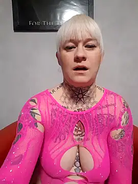 poussichienne online show from November 2025 04:51:02 PM