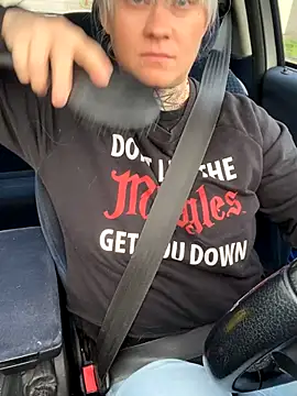 poussichienne online show from December 2025 09:37:01 AM