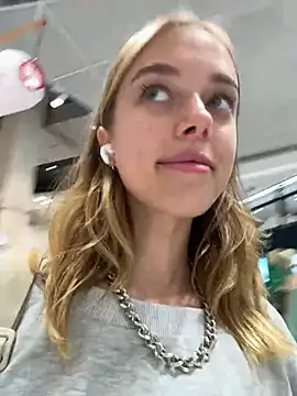 Snapshot of enjoy_my_beauty chatting on January 2025 04:38:01 AM enjoy my beauty online show from January 2025 04:38:01 AM