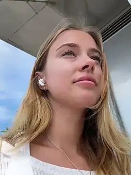 Snapshot of enjoy_my_beauty chatting on February 2025 05:30:02 AM enjoy my beauty online show from February 2025 05:30:02 AM