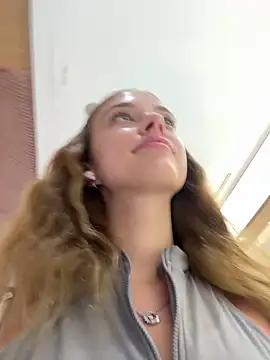 Snapshot of enjoy_my_beauty chatting on March 2025 04:38:01 AM enjoy my beauty online show from March 2025 04:38:01 AM