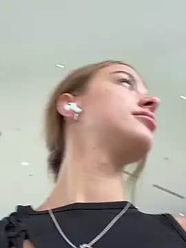 Snapshot of enjoy_my_beauty chatting on March 2025 04:35:01 AM enjoy my beauty online show from March 2025 04:35:01 AM