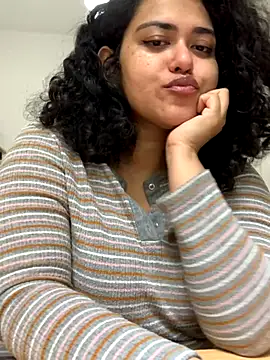 Snapshot of Curvydesifromgermany chatting on October 2025 11:40:01 AM Curvydesifromgermany online show from October 2025 11:40:01 AM