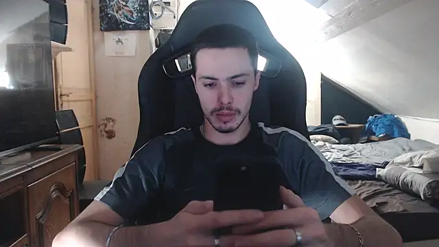 Snapshot of Logan23310 chatting on December 2024 06:56:02 PM Logan23310 online show from December 2024 06:56:02 PM