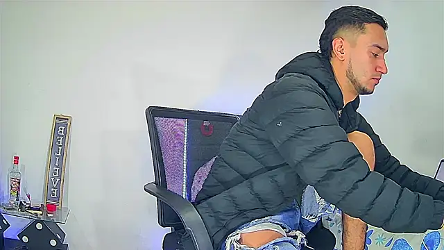 Snapshot of Kevin_Torres chatting on February 2026 02:24:02 PM Kevin Torres online show from February 2026 02:24:02 PM