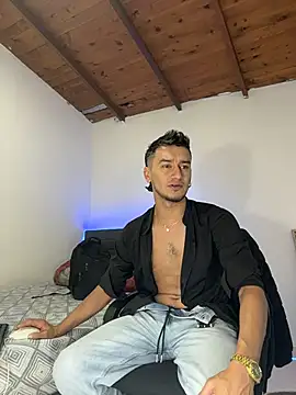 Snapshot of Kevin_Torres chatting on February 2026 11:45:01 PM Kevin Torres online show from February 2026 11:45:01 PM