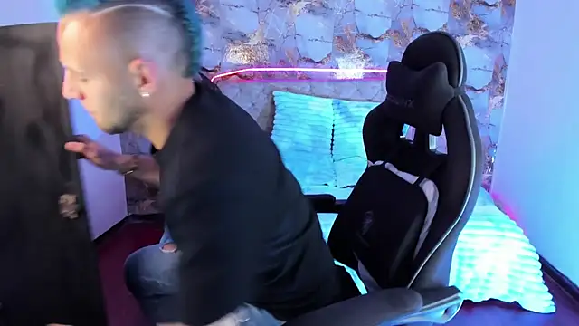 Snapshot of Damon_Bakert chatting on April 2026 06:08:02 PM Damon Bakert online show from April 2026 06:08:02 PM