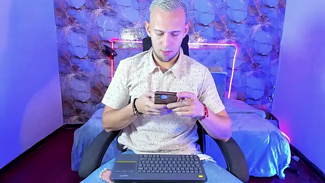 Snapshot of Damon_Bakert chatting on June 2026 01:25:01 PM Damon Bakert online show from June 2026 01:25:01 PM
