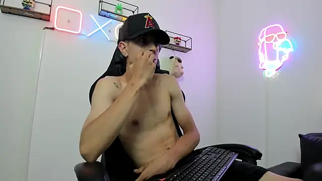 Snapshot of Dei_v_48 chatting on December 2024 10:50:01 PM Dei v 48 online show from December 2024 10:50:01 PM